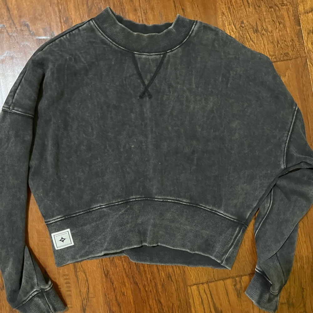 motier sweatshirt, size small.